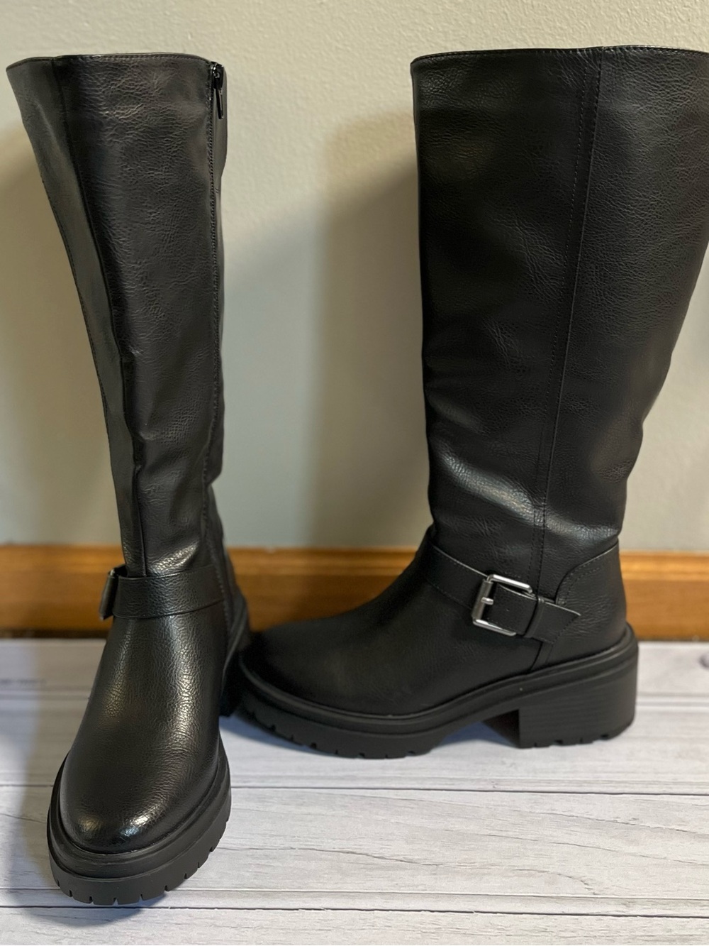 Women’s new black Naturalizer Adler moto tall wide calf lug sole boot. Size 7.5